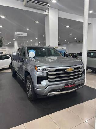 CHEVROLET SILVERADO 5.3 V8 GASOLINA 1500 HIGH COUNTRY 4X4 AUTOMÁTICO